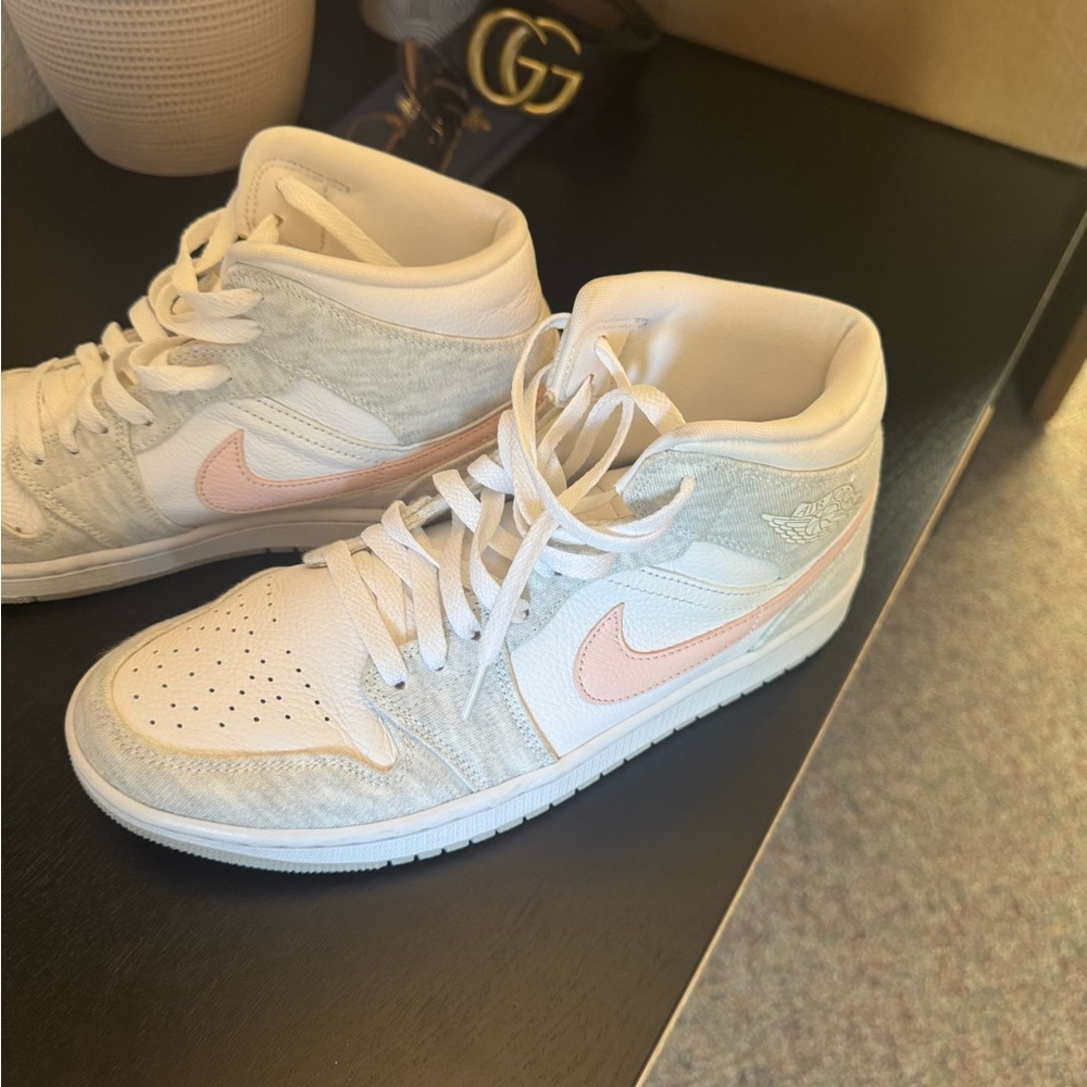 Nike White and Pink Sneakers High-Top Design